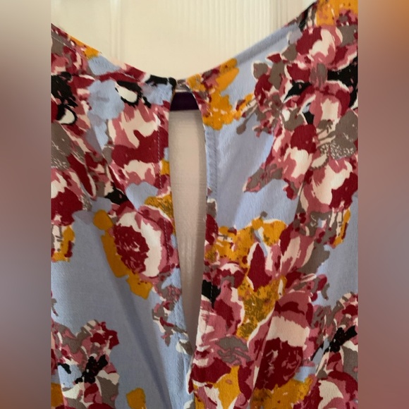 Astr Romper•Floral Print on Cornflower Blue Background•Flirty•Sz. S - Picture 4 of 9